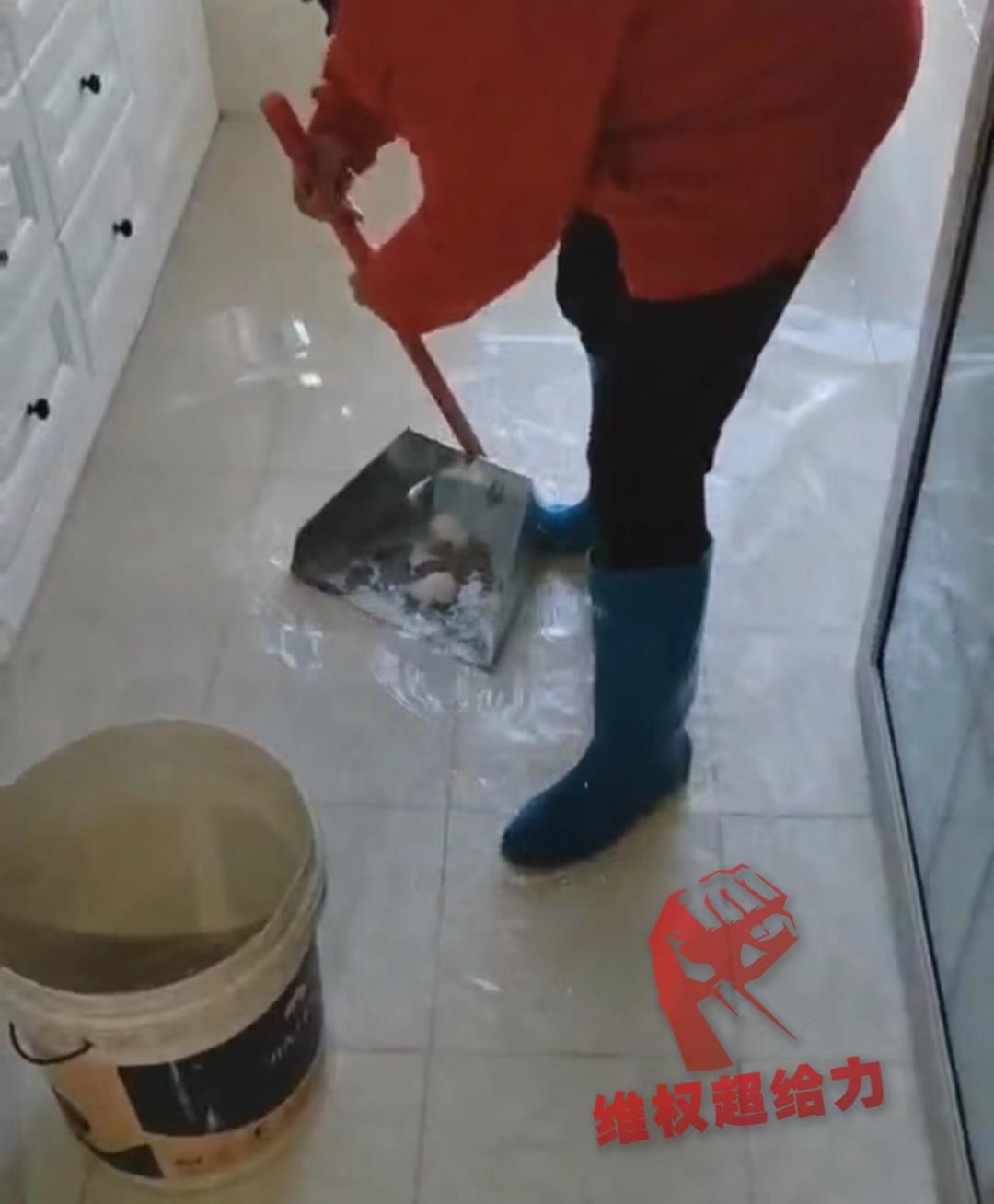 DƬ